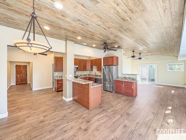 Building Photo - Newly remodeled 4bed/2bath home w/upgrades!