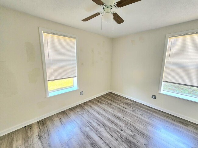 Building Photo - 437 Glade Park Dr