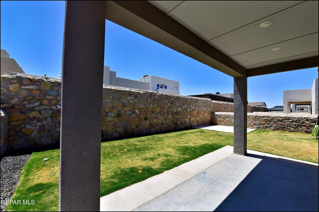 Building Photo - 13868 Paseo Perlas Dr