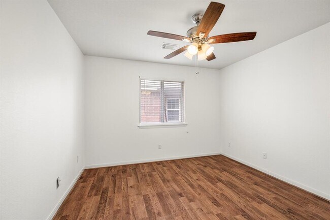Building Photo - 3211 Falcon Trail Dr