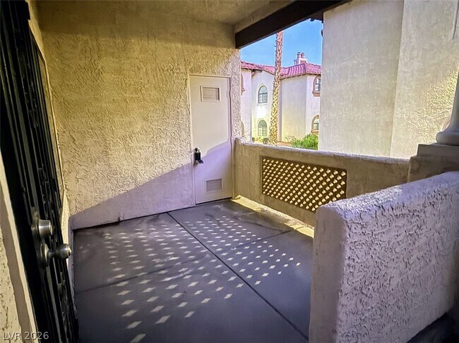 Building Photo - 1403 Santa Margarita St
