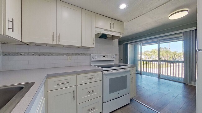 Building Photo - Charming 2 Bedroom close to the beach avai...