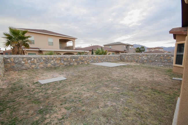 Building Photo - 5806 Redstone Rim Dr