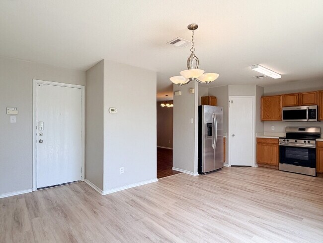 Building Photo - 2 Story - 4 Bed, 2.5 Bath Home in Crowley