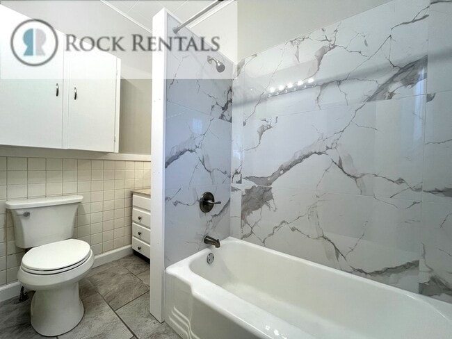 Building Photo - 3 Bed 1 Bath with Car Port