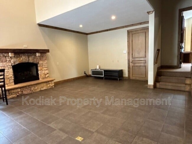 Building Photo - 3608 E Crest Mount Cir