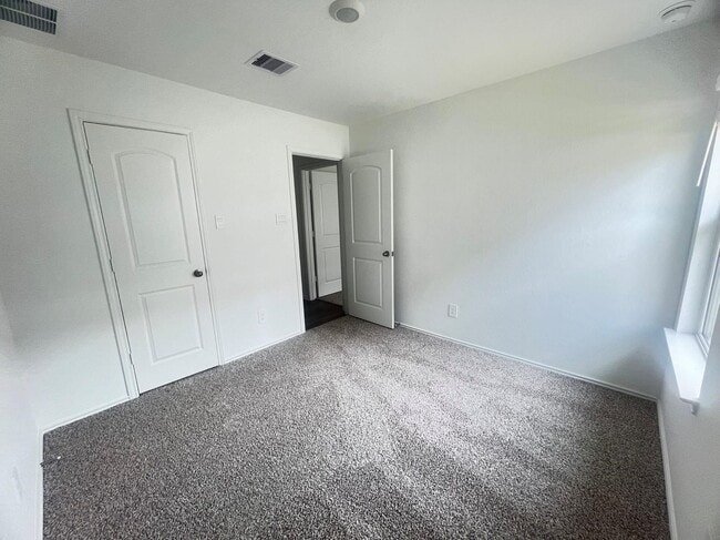 Building Photo - 5930 Cypress Hts Dr