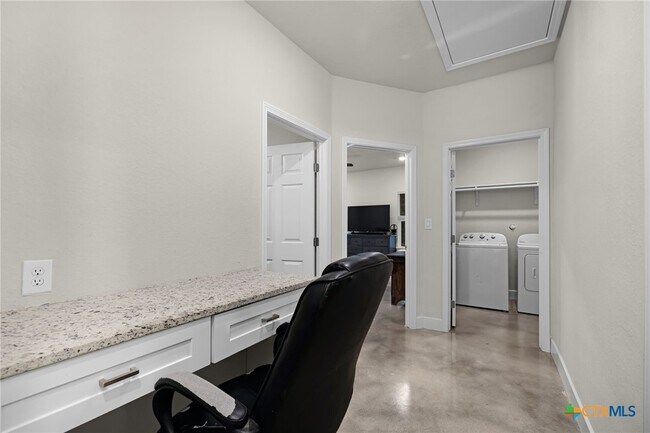 Building Photo - 446 W Overlook Dr