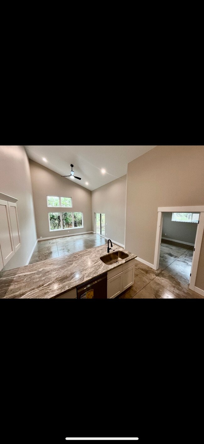 Building Photo - 320 E Golf Pl