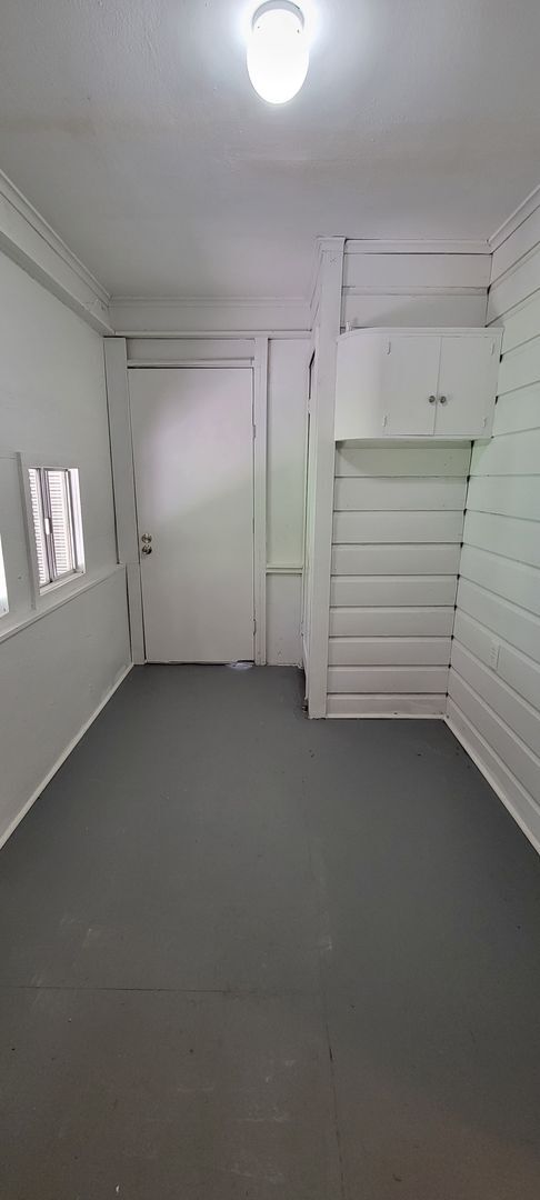 Building Photo - Gorgeous fully remodeled 3 bedroom/1&1/2 bath Cottage.