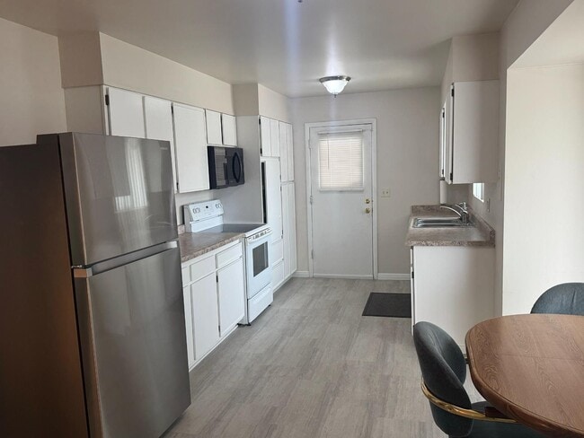 Building Photo - 193 Nicoletti Dr