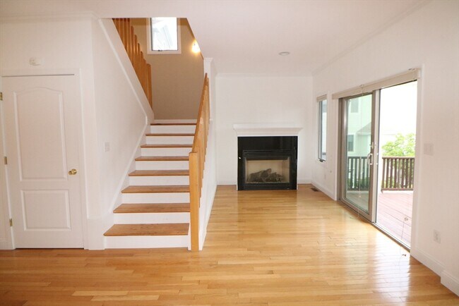 Building Photo - 141 Groves Ave