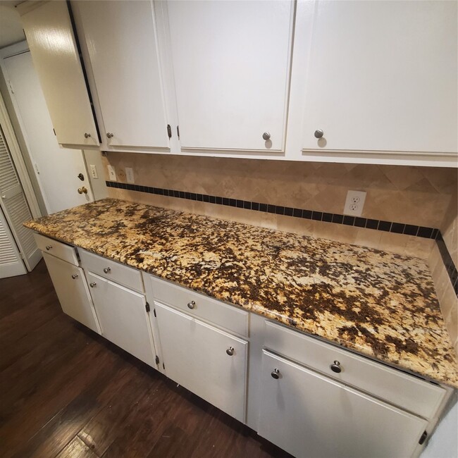 Building Photo - 726 Country Pl Dr