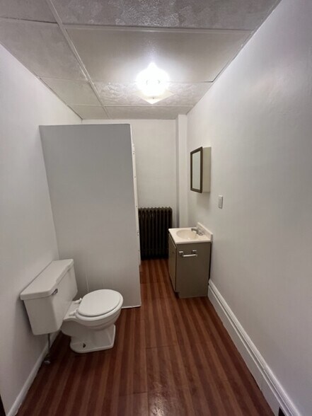 Building Photo - 303 Clay Ave