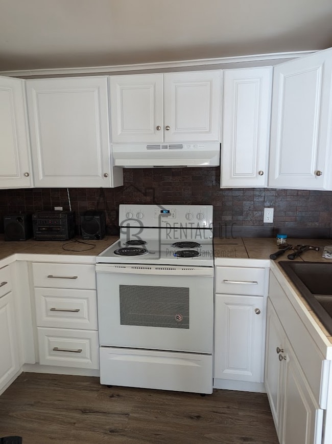 Building Photo - 426 Fieldcrest Dr