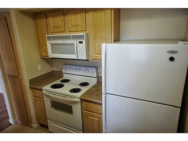 Building Photo - Cozy 1 Bedroom Condo in SW