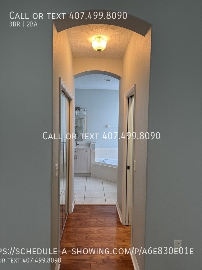 Building Photo - 13500 Biscayne Dr