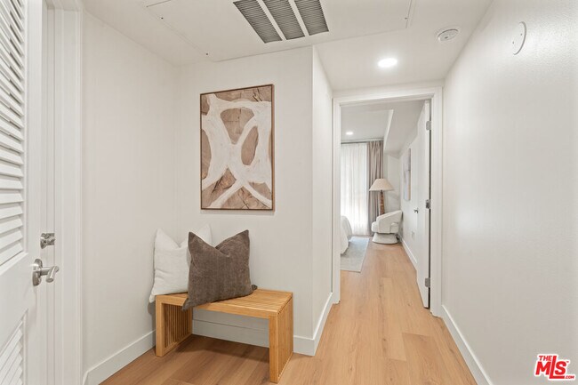 Building Photo - 1222 S Westgate Ave