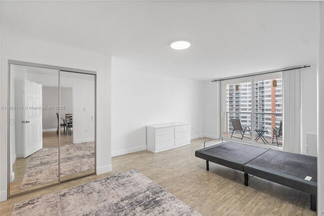 Building Photo - 1351 NE Miami Gardens Dr