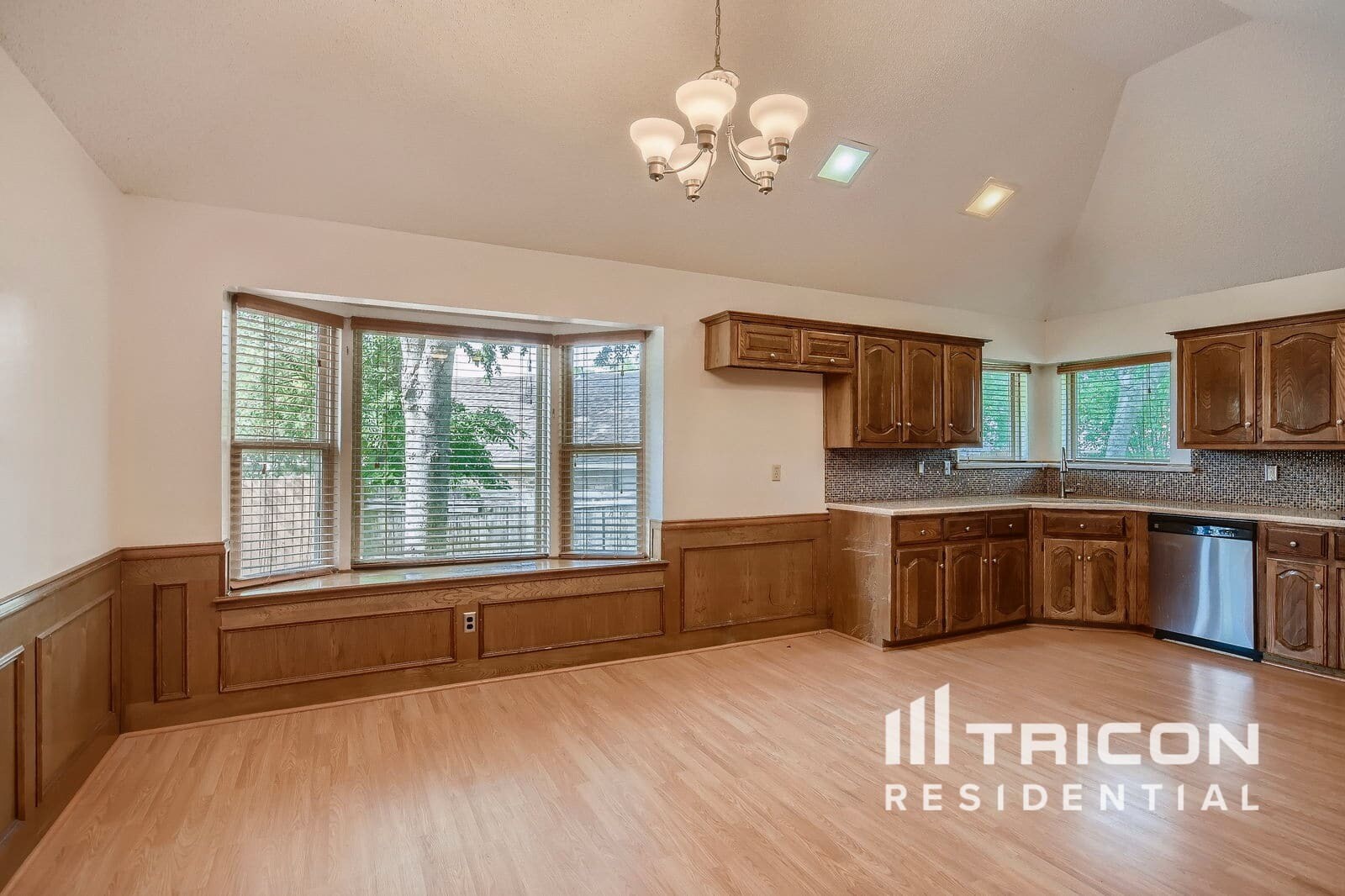 Building Photo - 420 Hillcroft Cir