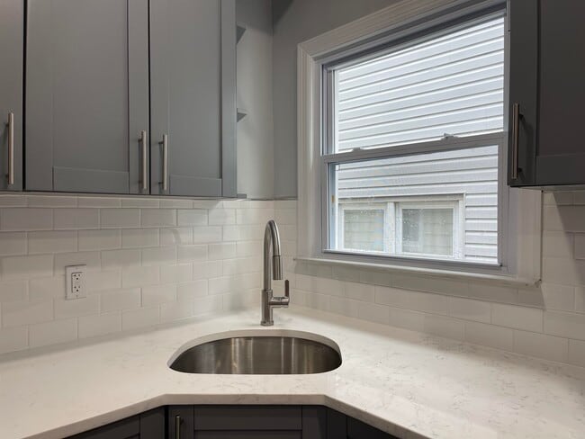 Building Photo - 54 Mt Prospect Ave