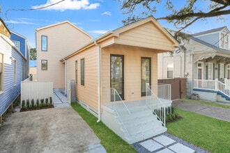 Building Photo - 1023 Opelousas Ave