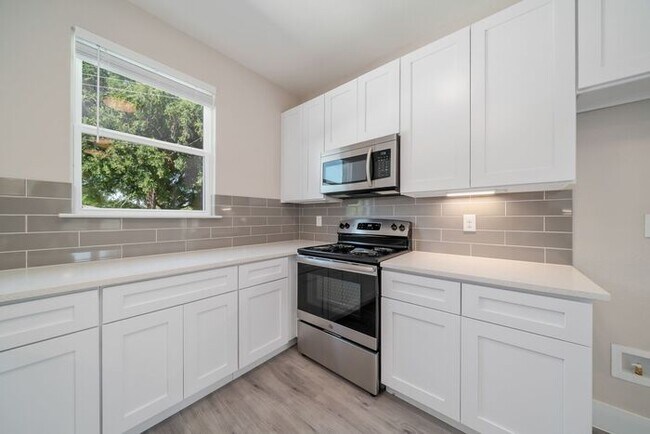 Building Photo - BEAUTIFUL TOWNHOME FOR RENT IN RICHLAND HI...