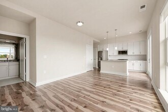 Building Photo - 1800 Mt Vernon Ave