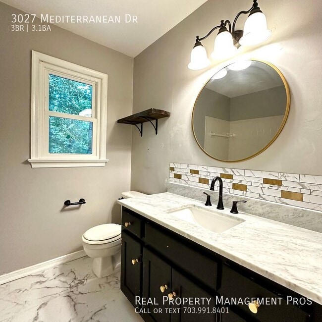 Building Photo - 3027 Mediterranean Dr