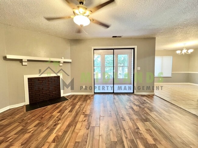 Building Photo - 6008 Village Creek Dr