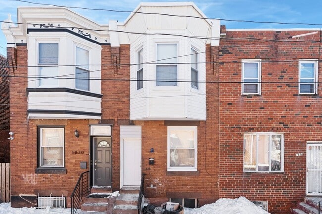 Building Photo - 1828 E Pacific St