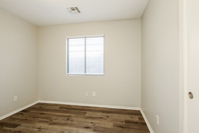 Building Photo - 12821 W Crocus Dr