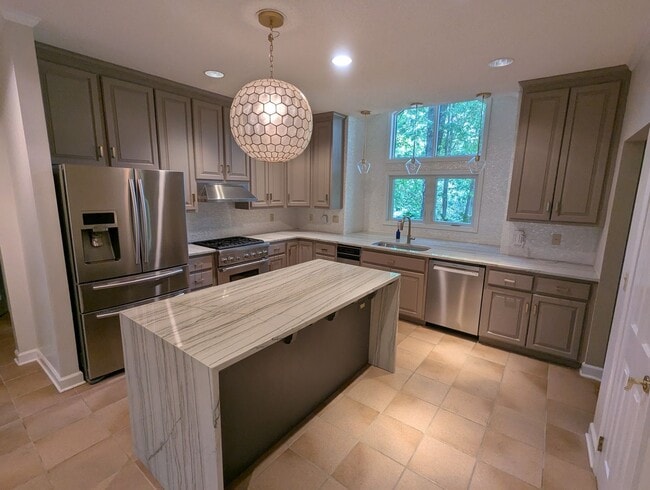 Building Photo - Fabulous 5 Bedroom Home in North River