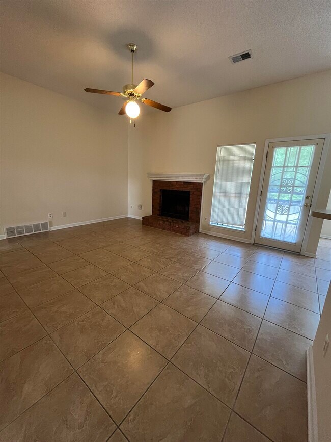 Building Photo - 4558 Kings Grant Dr