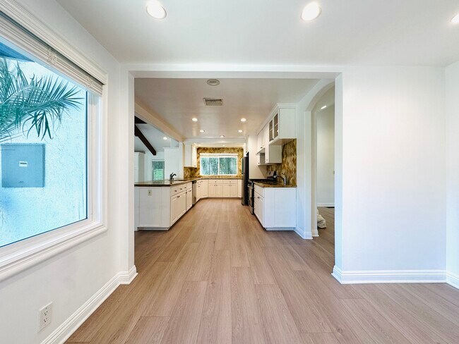 Building Photo - 5148 Otis Ave