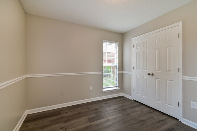Building Photo - 1801 Cherry Creek Dr