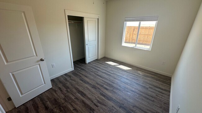 Building Photo - Coyote Run Duplexes 9004