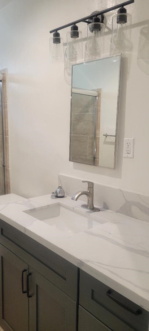 Bathroom #1 - 4026 Stevely Ave
