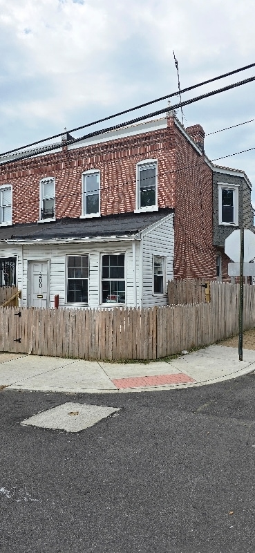 Building Photo - 200 E 24th St