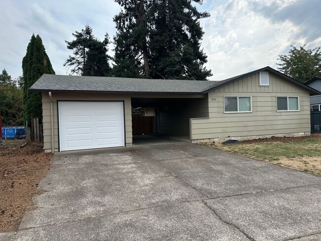 Building Photo - Beautifully updated 3 bedroom, 1 bath hous...