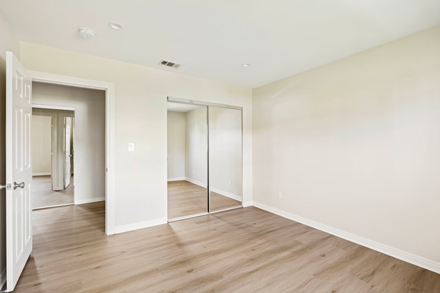 3rd Bedroom with mirrored closet - 3424 Bellevue Ave