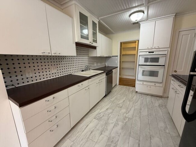 Building Photo - Pensacola - North Hill - 3 bedroom, 2 bath...
