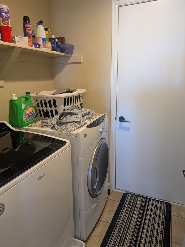 Building Photo - 5615 S Quemoy Ct