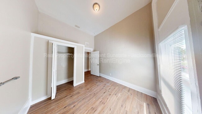 Building Photo - 2326 Moncrief Rd