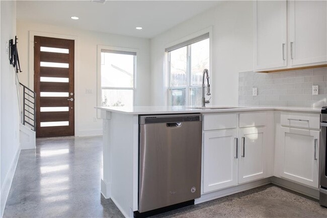 Building Photo - 3415 Dalton St