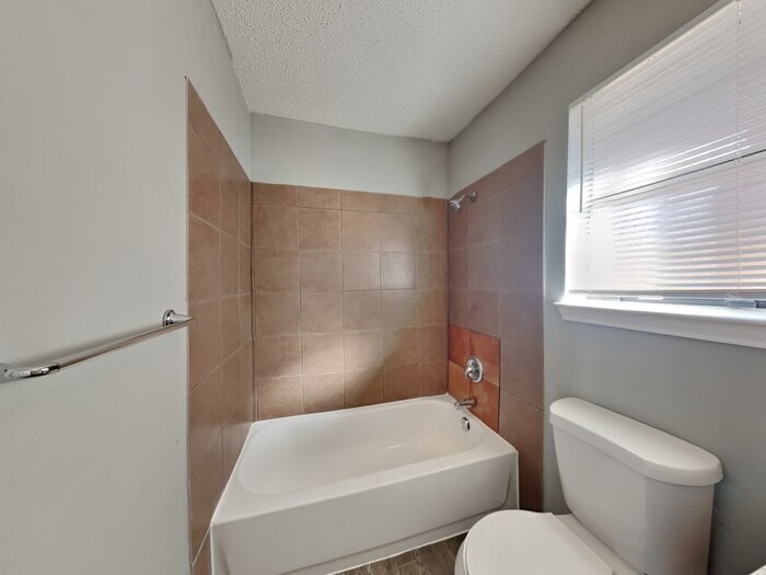 Building Photo - 3014 Pepperidge Dr E