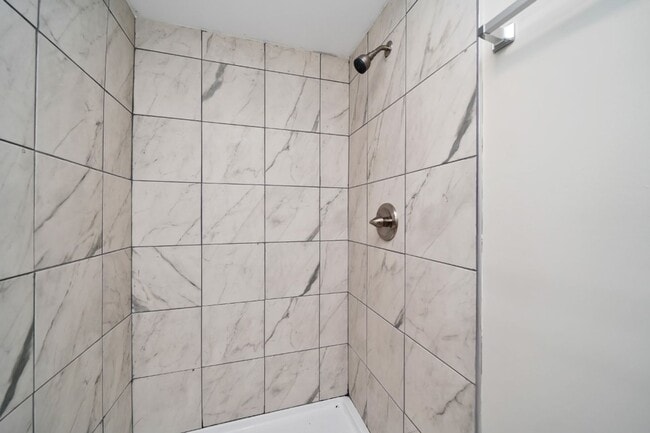 Building Photo - Freshly Updated & Full of Style – Don't Miss This Adamsville Gem!