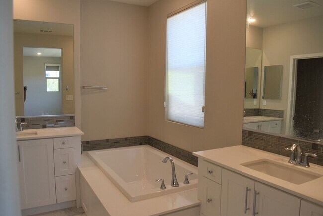 Building Photo - 16755 Coyote Bush Dr
