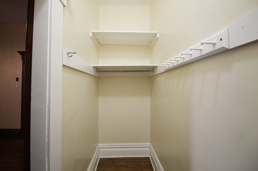 Walk in closet - 1374 Neil Ave