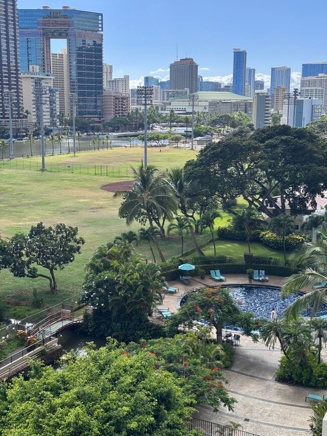Building Photo - 2333 Kapiolani Blvd